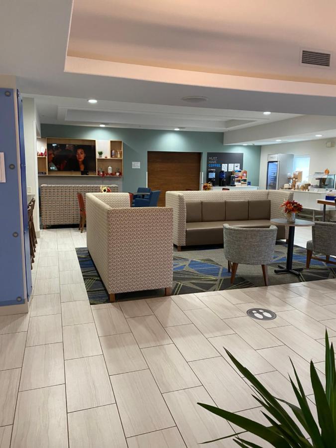 Holiday Inn Express Hotel & Suites Weston By Ihg Exterior foto