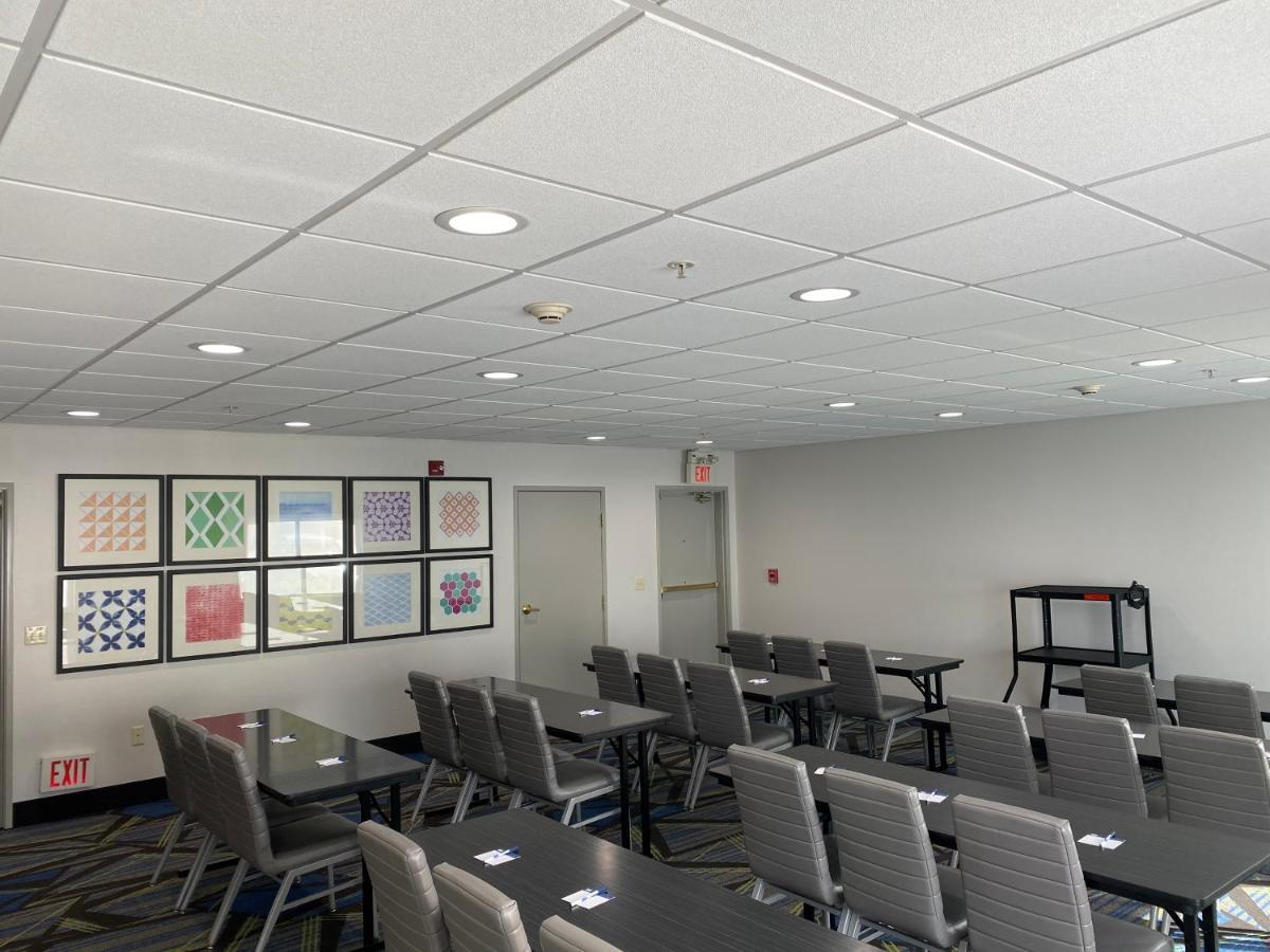 Holiday Inn Express Hotel & Suites Weston By Ihg Exterior foto