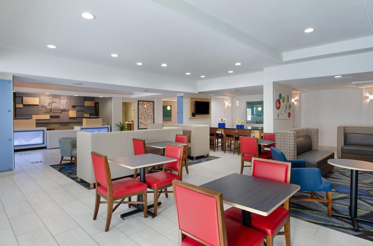 Holiday Inn Express Hotel & Suites Weston By Ihg Exterior foto