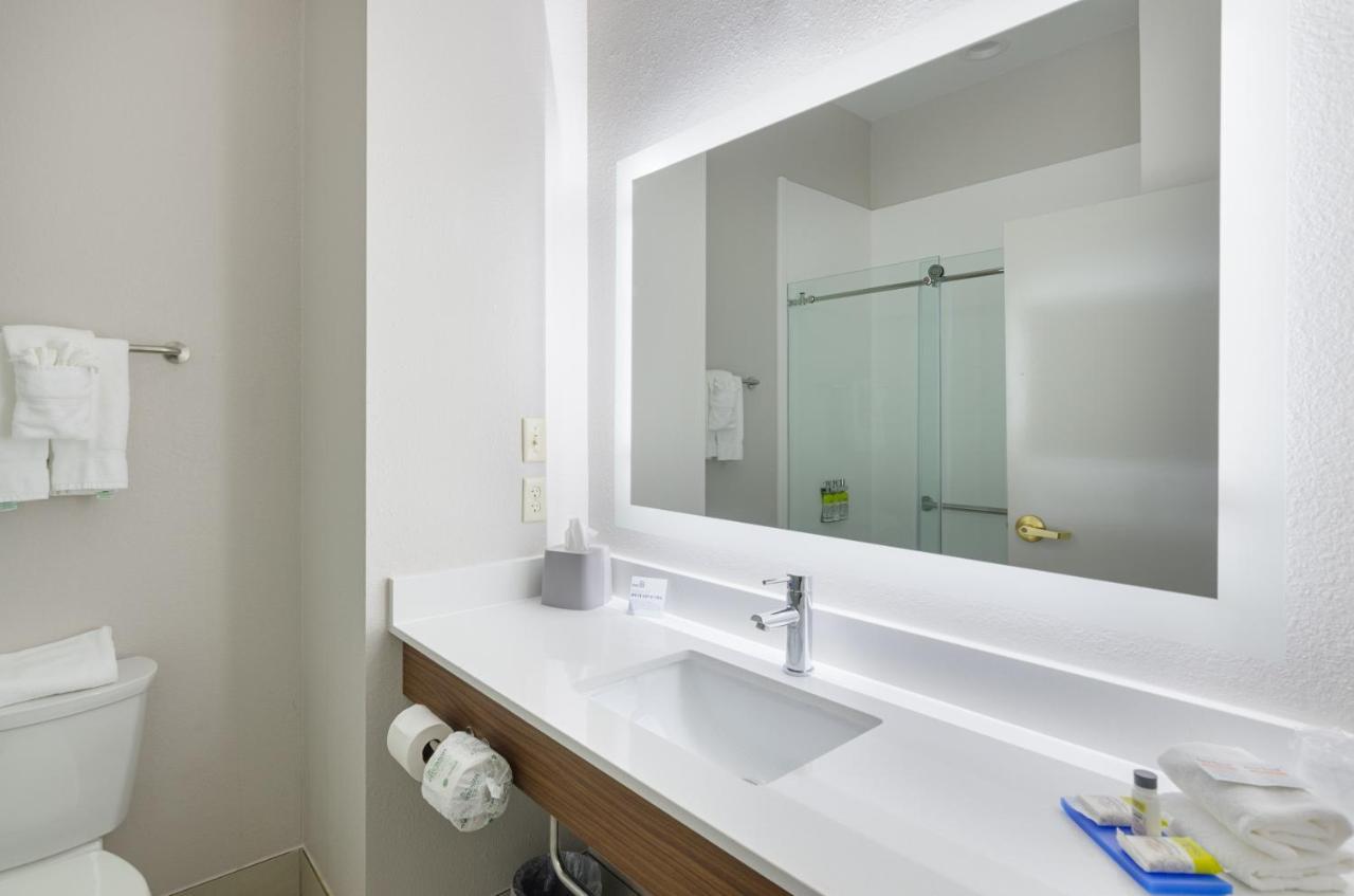 Holiday Inn Express Hotel & Suites Weston By Ihg Exterior foto
